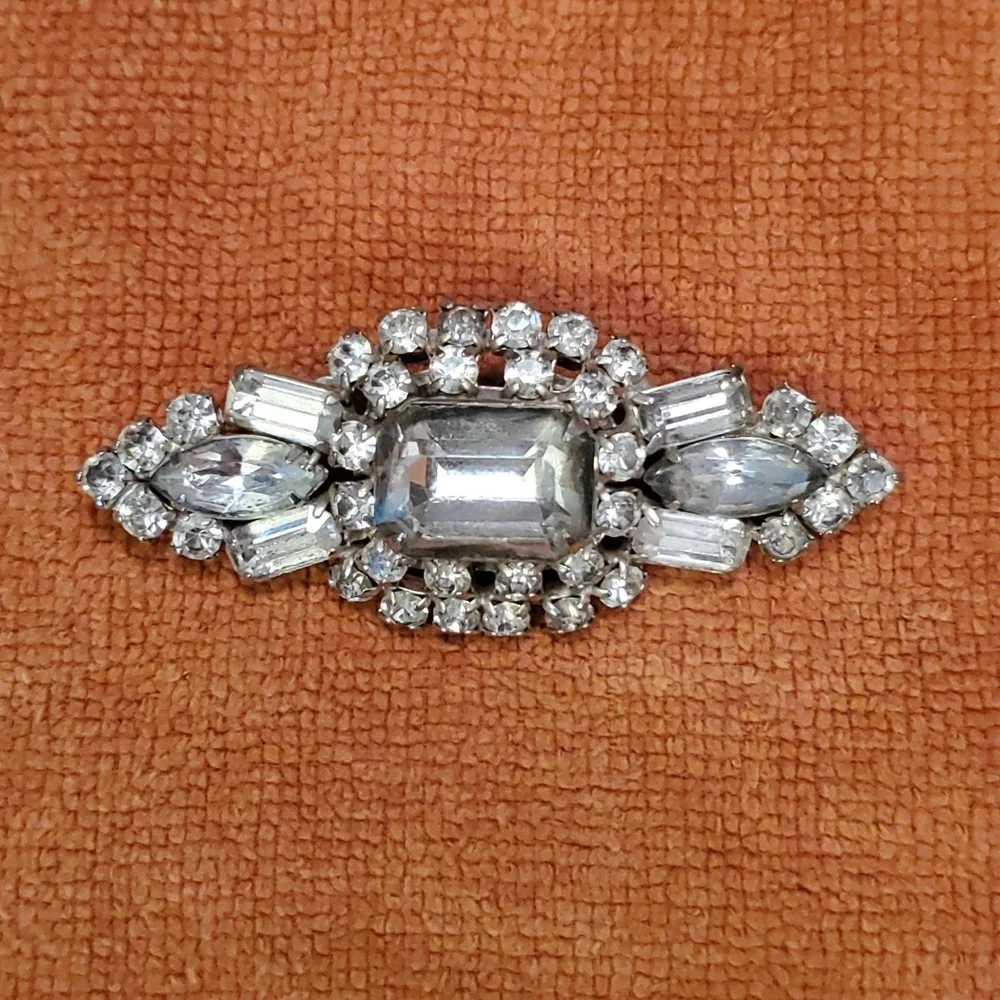 Vintage Rhinestone Sytle Pin - Picture 1 of 6